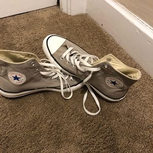 High-top Converse Size 9 Men, 11 Women